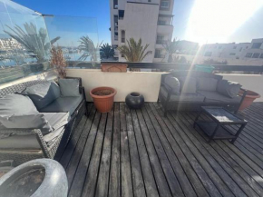 Spacieux appartement vue marina